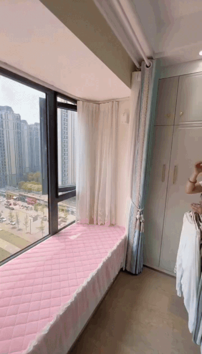 حبل تجفيف الملابس تلسكوبي